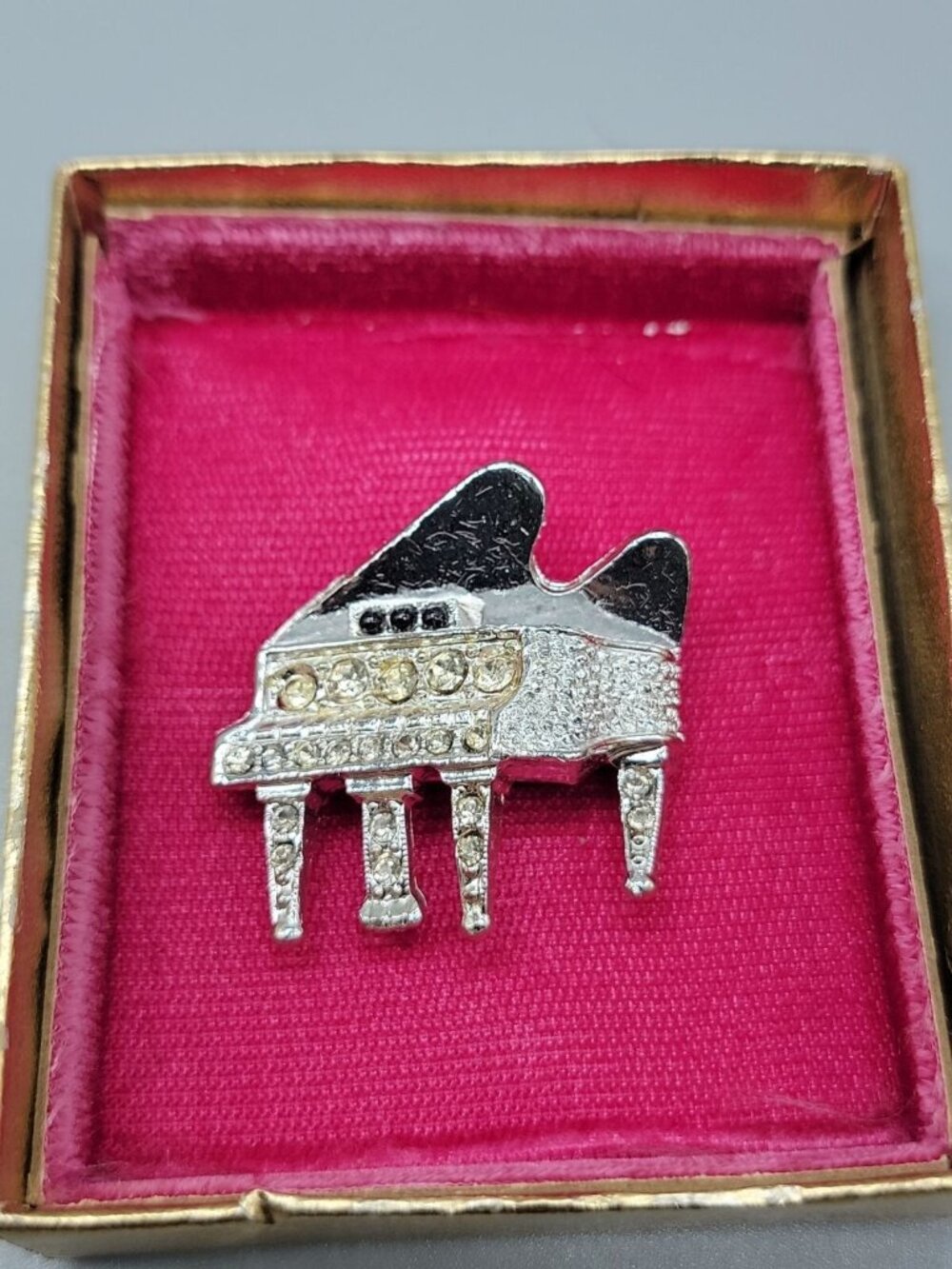 Diamond Look by Kramer Brooch Silver Plate Rhinestone Studded Grand Piano 1960s